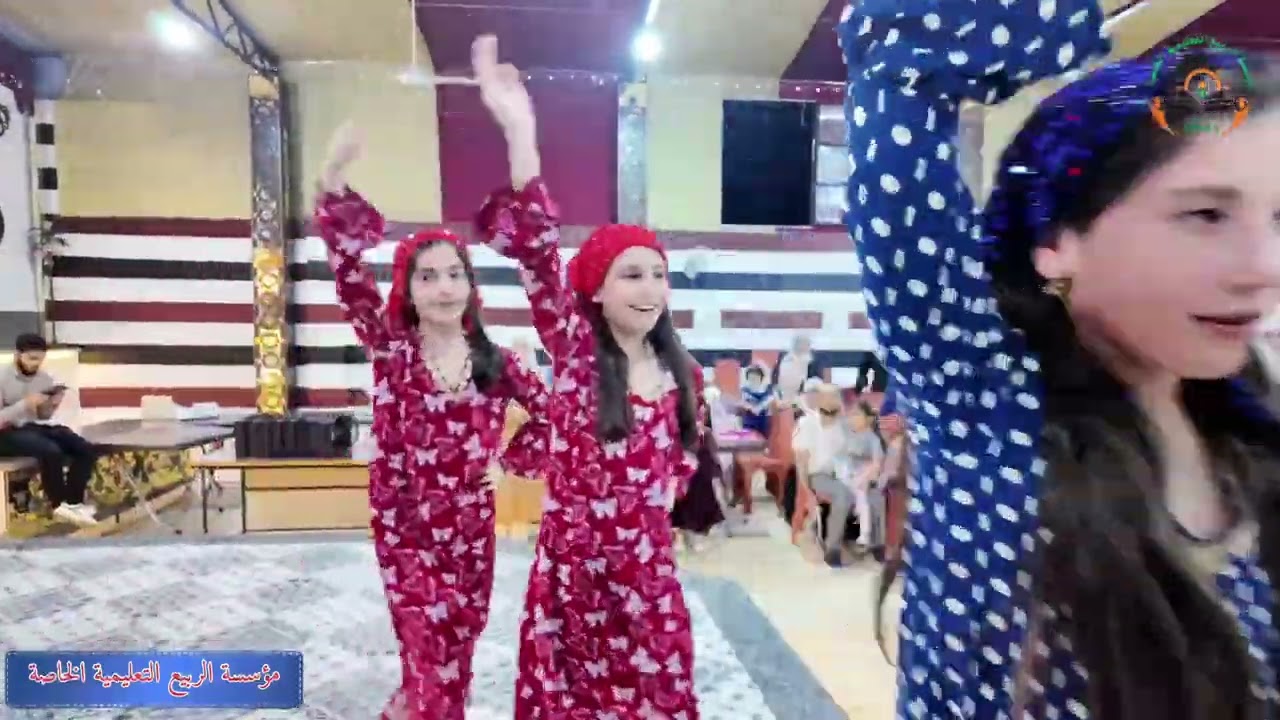 طلاب الصف الرابع مع فقرة بلادي ياأغلى نعمة