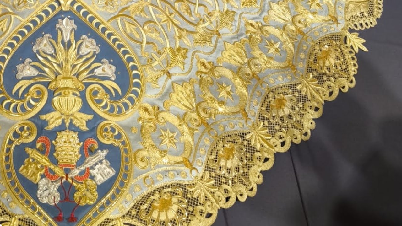 ¡IMPACTANTE! Descubrimos el NUEVO manto bordado de la Virgen de Consolación antes de Semana Santa😮
