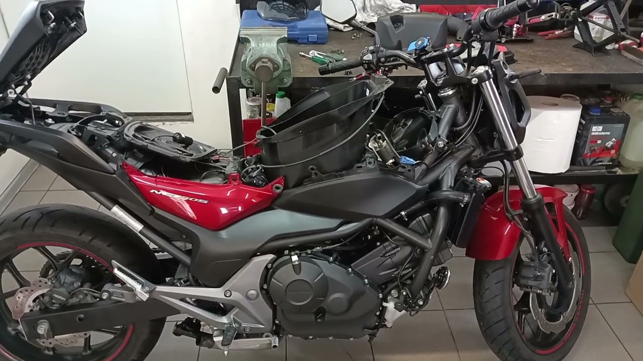 Co powinieneś wiedzieć o... gdzie jest FILTR POWIETRZA w Hondzie NC700 NC750