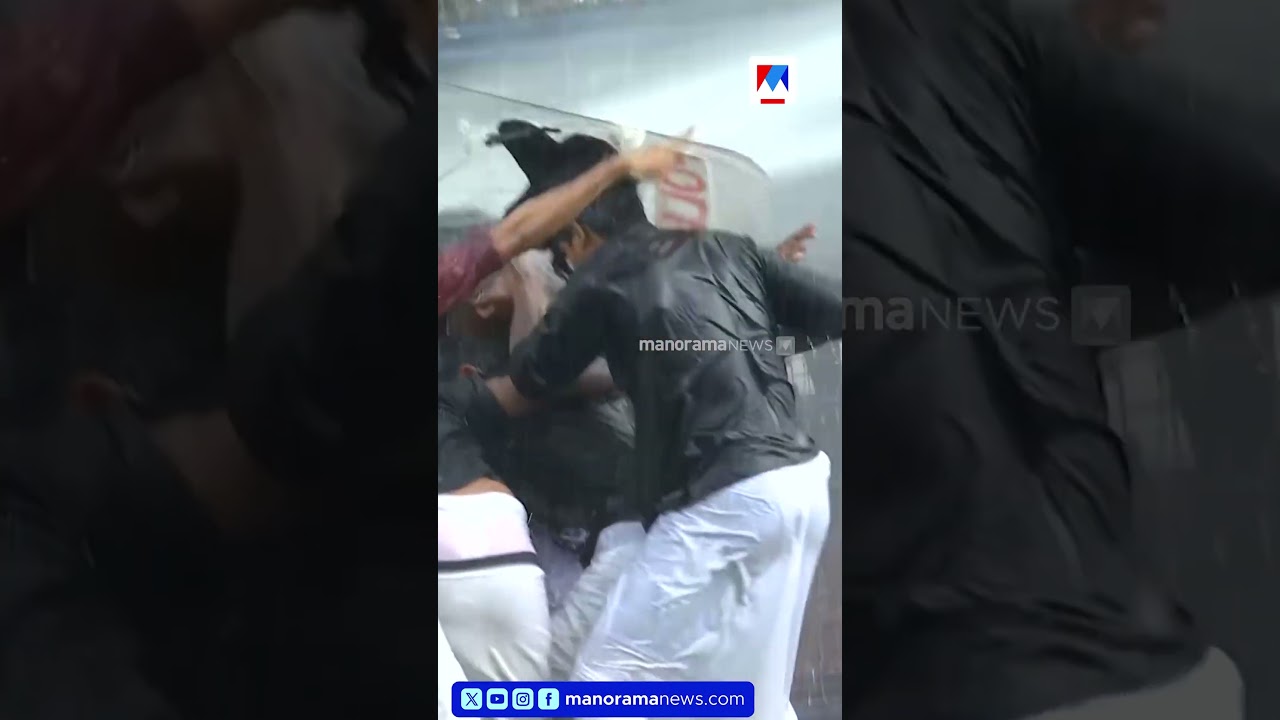 ഞാന്&zwj; പ്രസിഡന്&zwj;റാണ്...; ജലപീരങ്കിക്ക് നേരേ പൊലീസ് ഷീൽഡ് പിടിച്ച് SFI സംസ്ഥാന പ്രസിഡന്റ്  #SFI