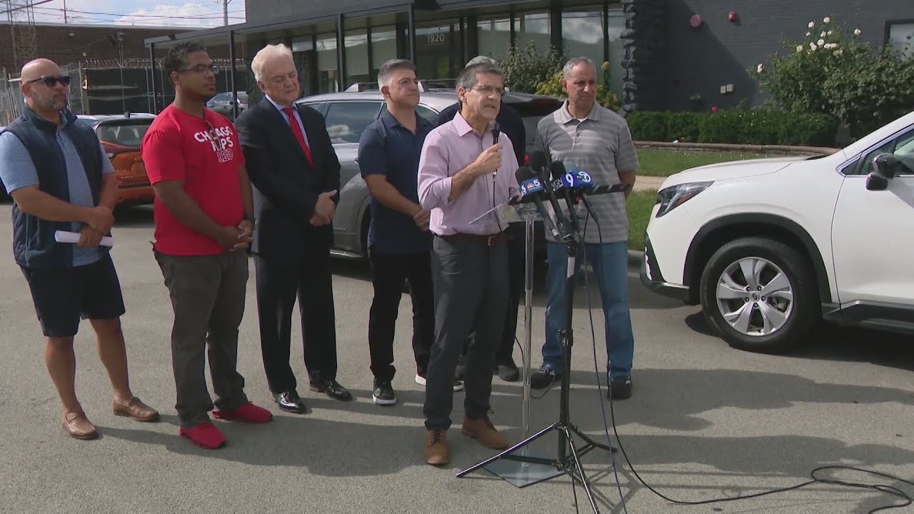 Candidate for IL governor Ted Dabrowski&nbsp;criticizes Pritzker during presser outside Broadview ICE fac