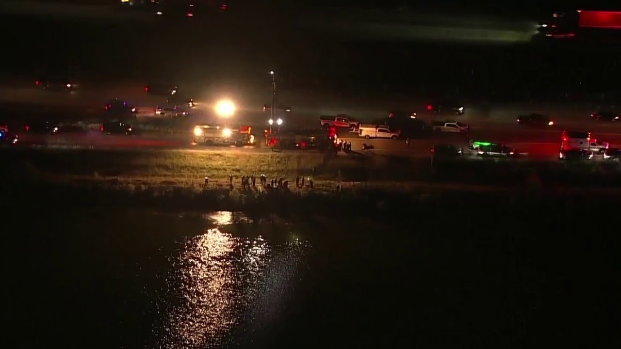 Chase ends with stolen vehicle into lake in Waller County