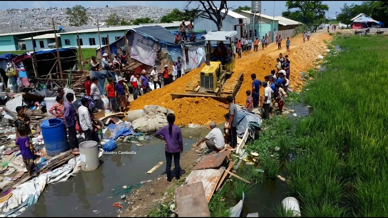Amazing!! The rock filling project is connected with a Komat’Su Bulldozer, pushing it expertly