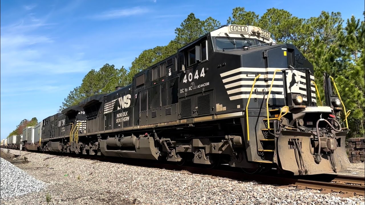 NS AC44C6M 4044 with P5 Horn Leads NS 29F at Crawford, FL