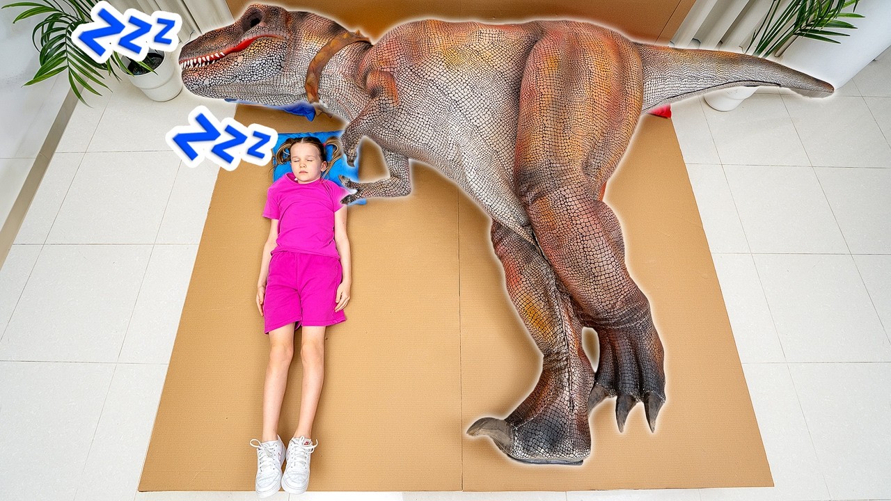 Stephi brinca de mamãe com um dinossauro e seus filhotes — Stephi aprende a cuidar dos bebês 🦖👶