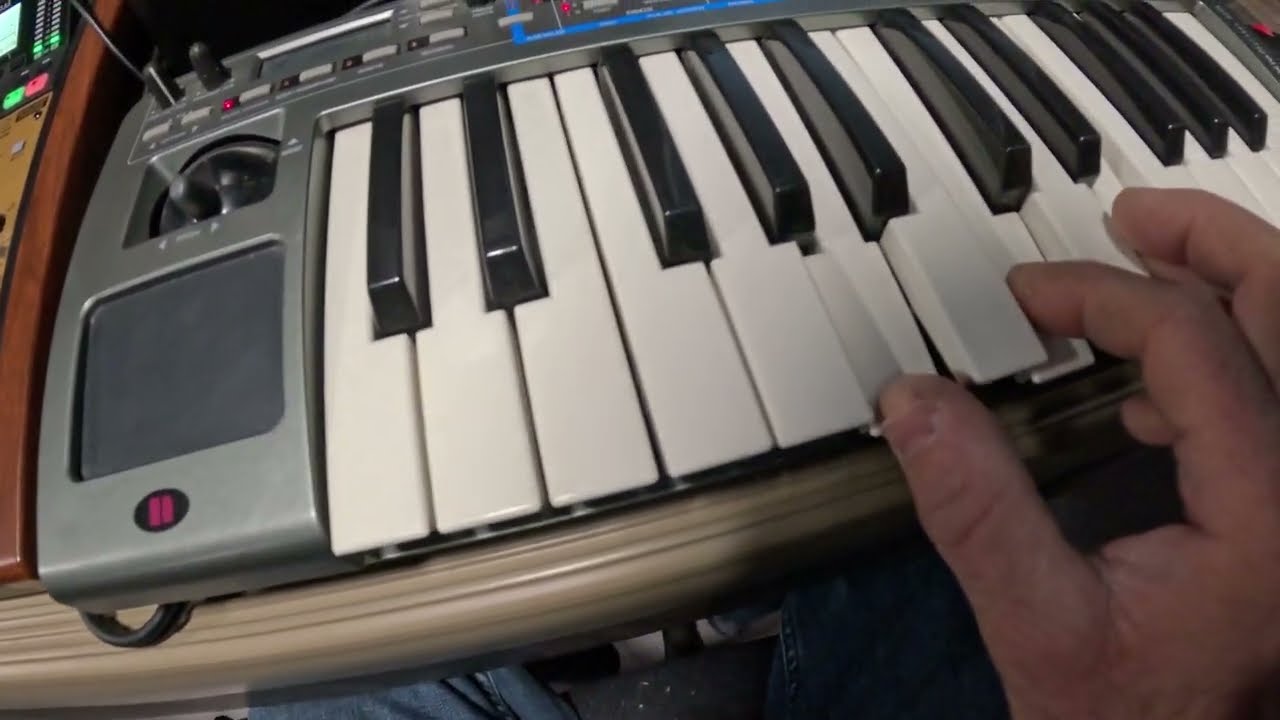 Novation XioSynth 25 - SECTION NOISE!