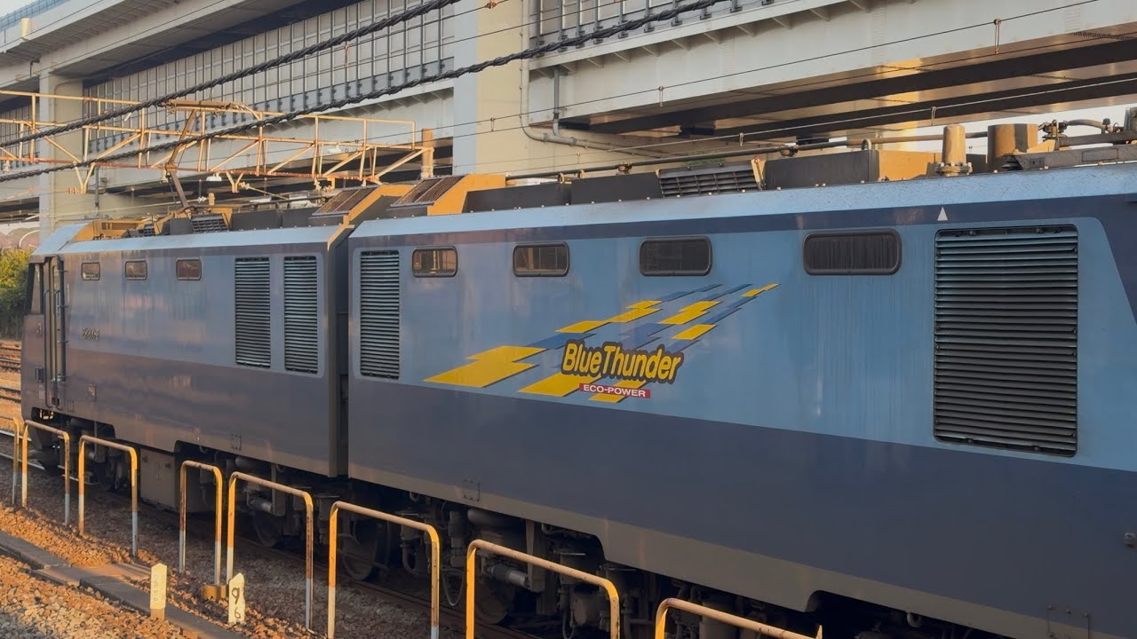 【4K高画質】JR貨物EH200形8号機〔高〕＋緑色タキ1000形8両がブロワー起動して根岸駅を発車するシーン（2087レ・高A236・石油輸送）2026.2.21
