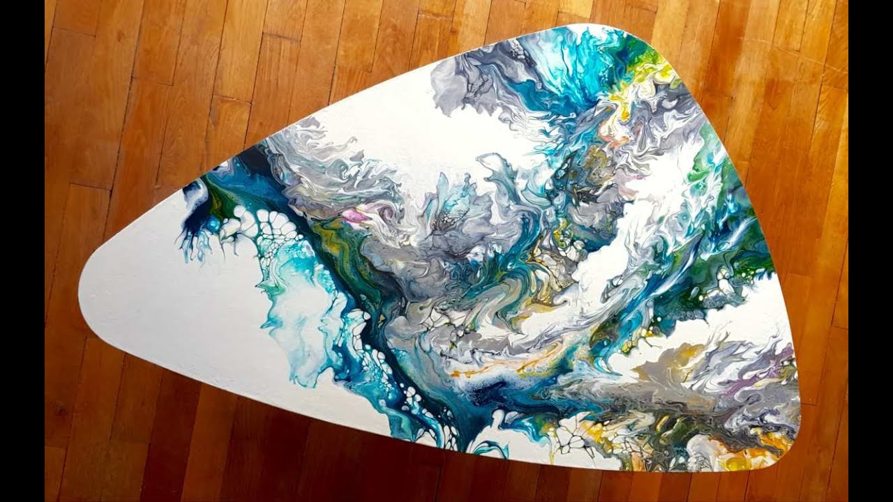 Relooker une vieille table basse grâce à l'acrylic pouring.
