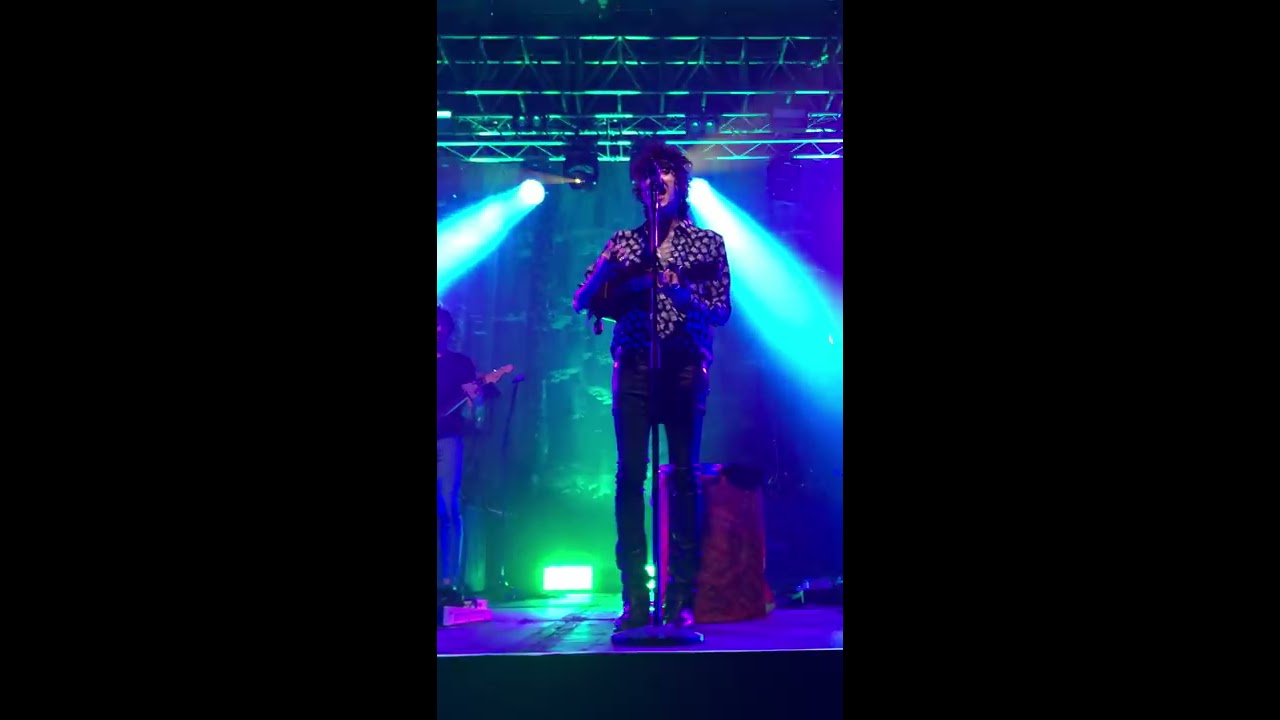 LP - Girls Go Wild ft. Powers live at SWG3 in Glasgow