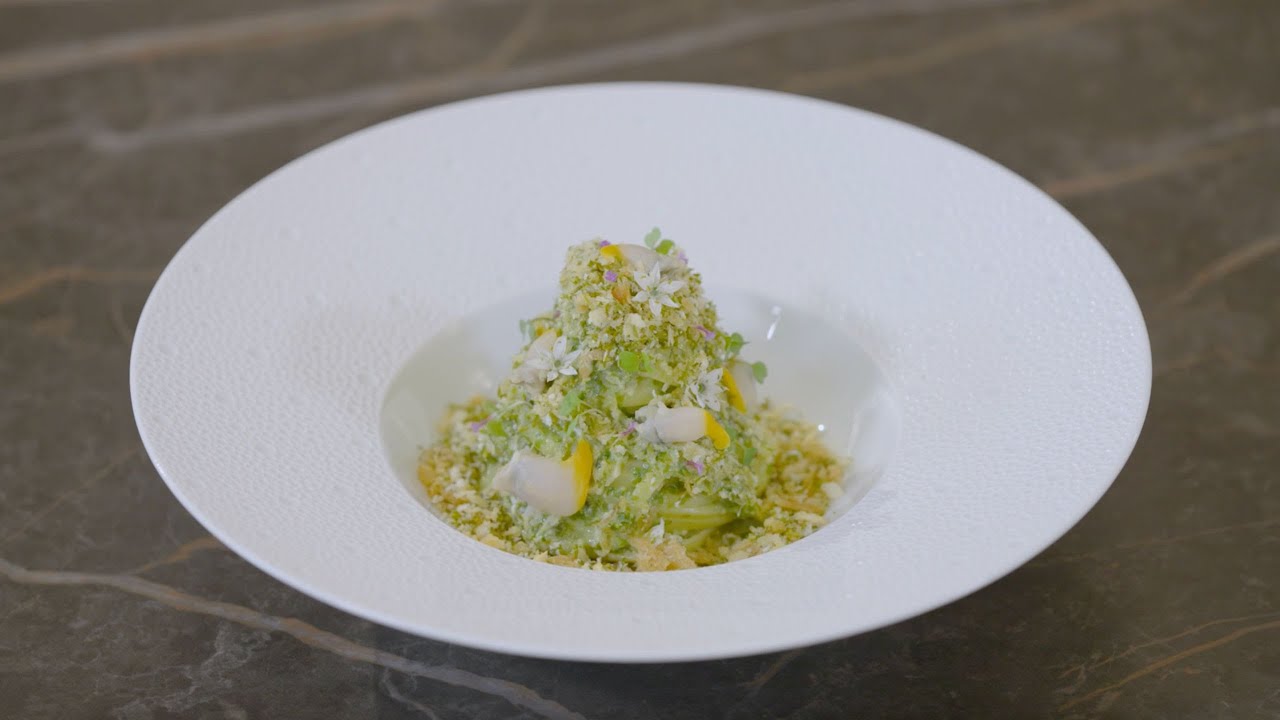 Gault&Millau chef Louis presents: Linguine, sea salad, cockles with cacioricotta and bergamot