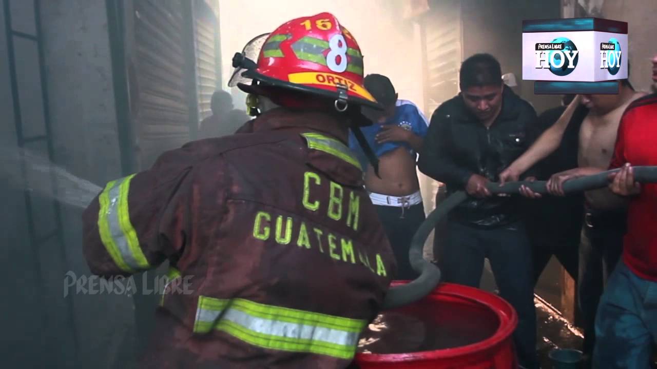 Incendio consume más de mil locales en mercado La Terminal, zona 4 capitalina