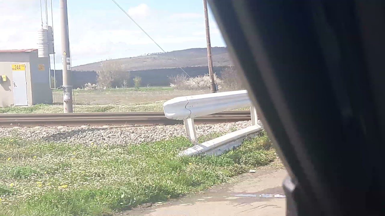 На жп прелез/ влак/ бариера/ tren geliyor