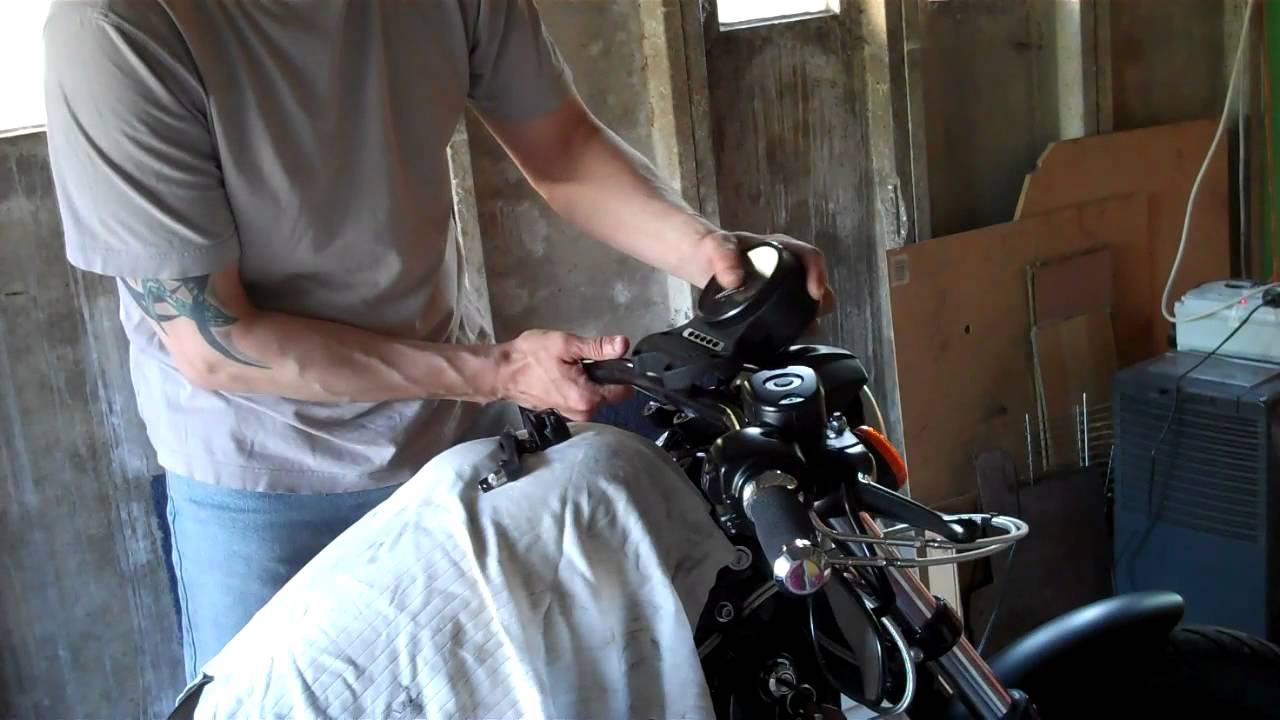 Delboy's Garage, XL883 Iron, fitting some Biltwell 'Keystone' Z bars.