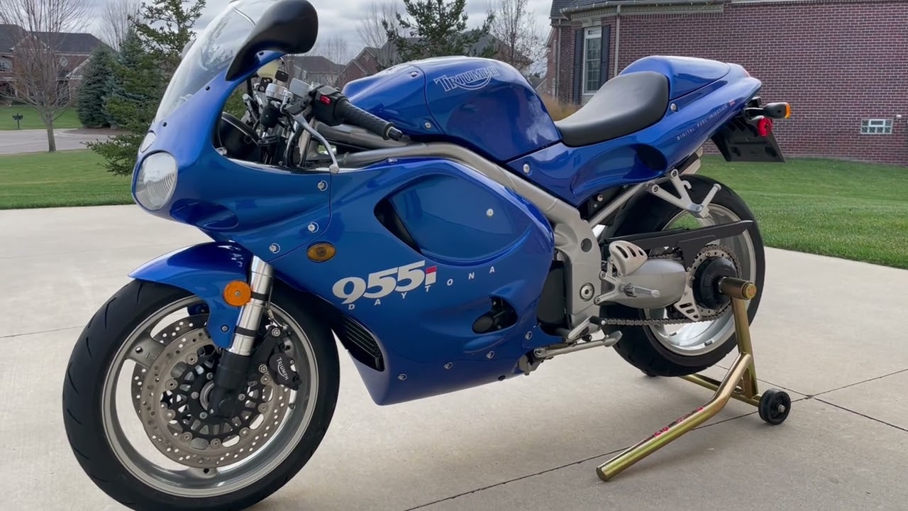 2001 Triumph Daytona 955i / 3634 miles (1)