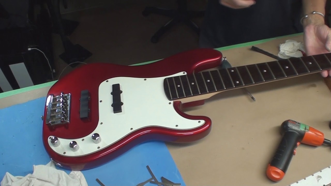 Squier 5 String Bass by Fender