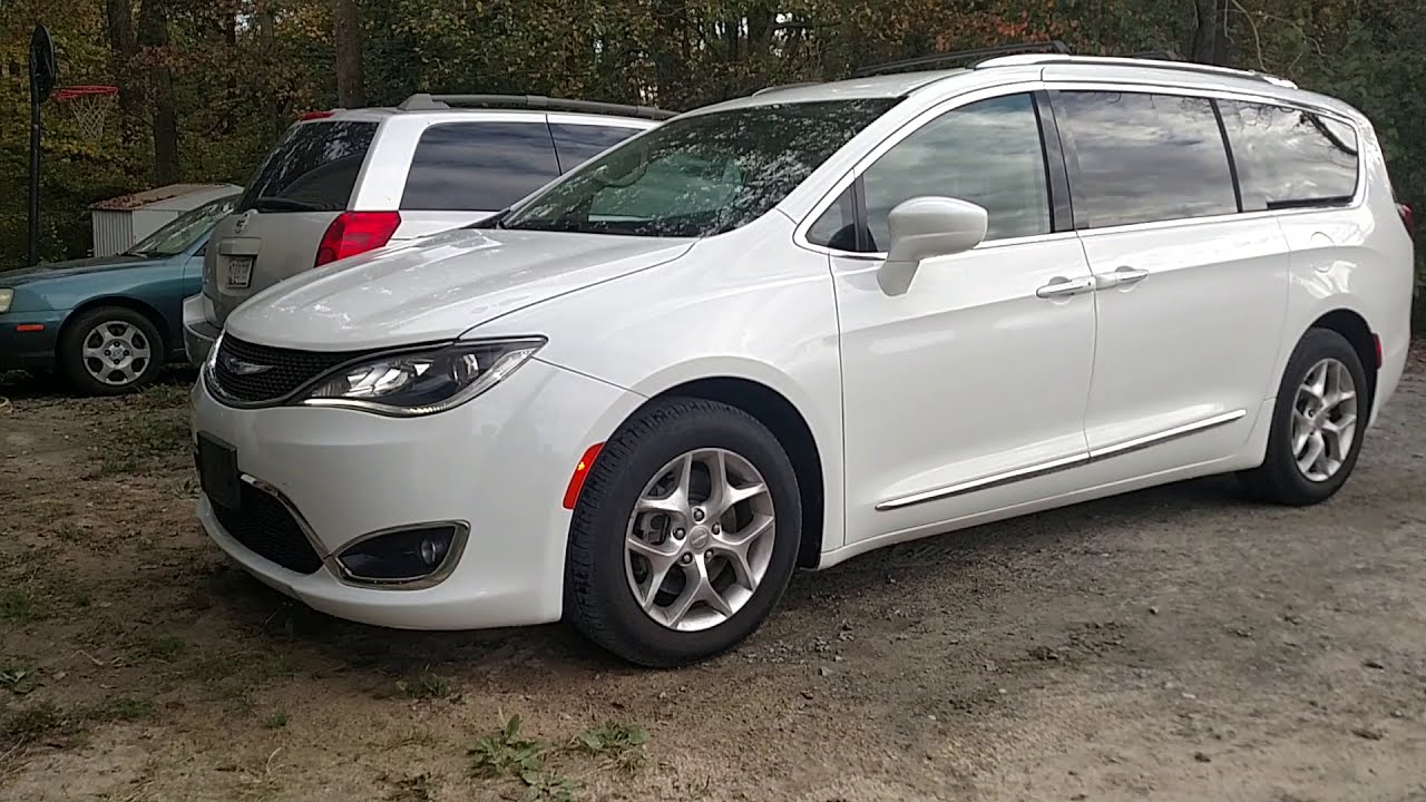 2017 Chrysler Pacifica Touring L Plus Startup, Walk-around, and Tour
