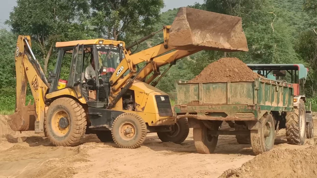 🚜 JCB से ट्रैक्टर में मिट्टी लोडिंग का कमाल | Tractor Trolley Full Load | JCB Live Work 2025