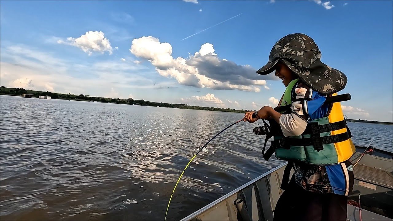 Meu senhor até agora meu filho tá tremendo olha o gigante que ele pegou puxou até o barco