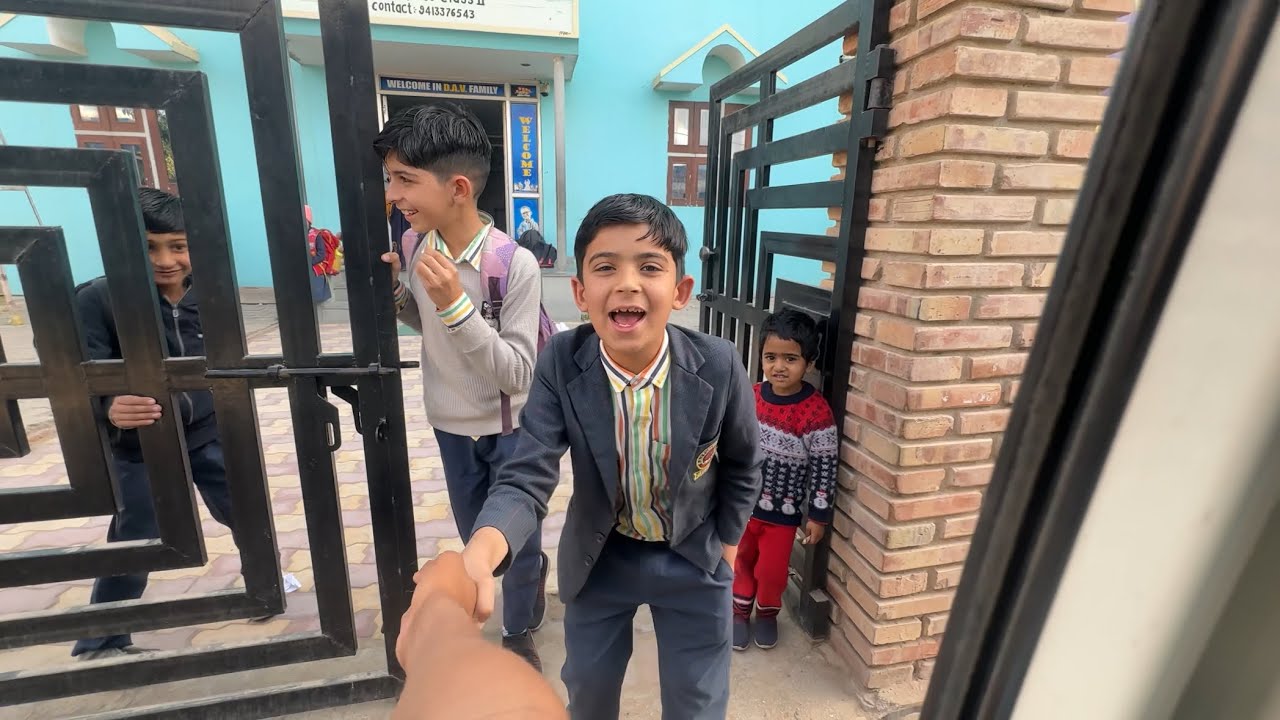 Chhote Bache Mere ￼Fean 🥰 Good with children 
