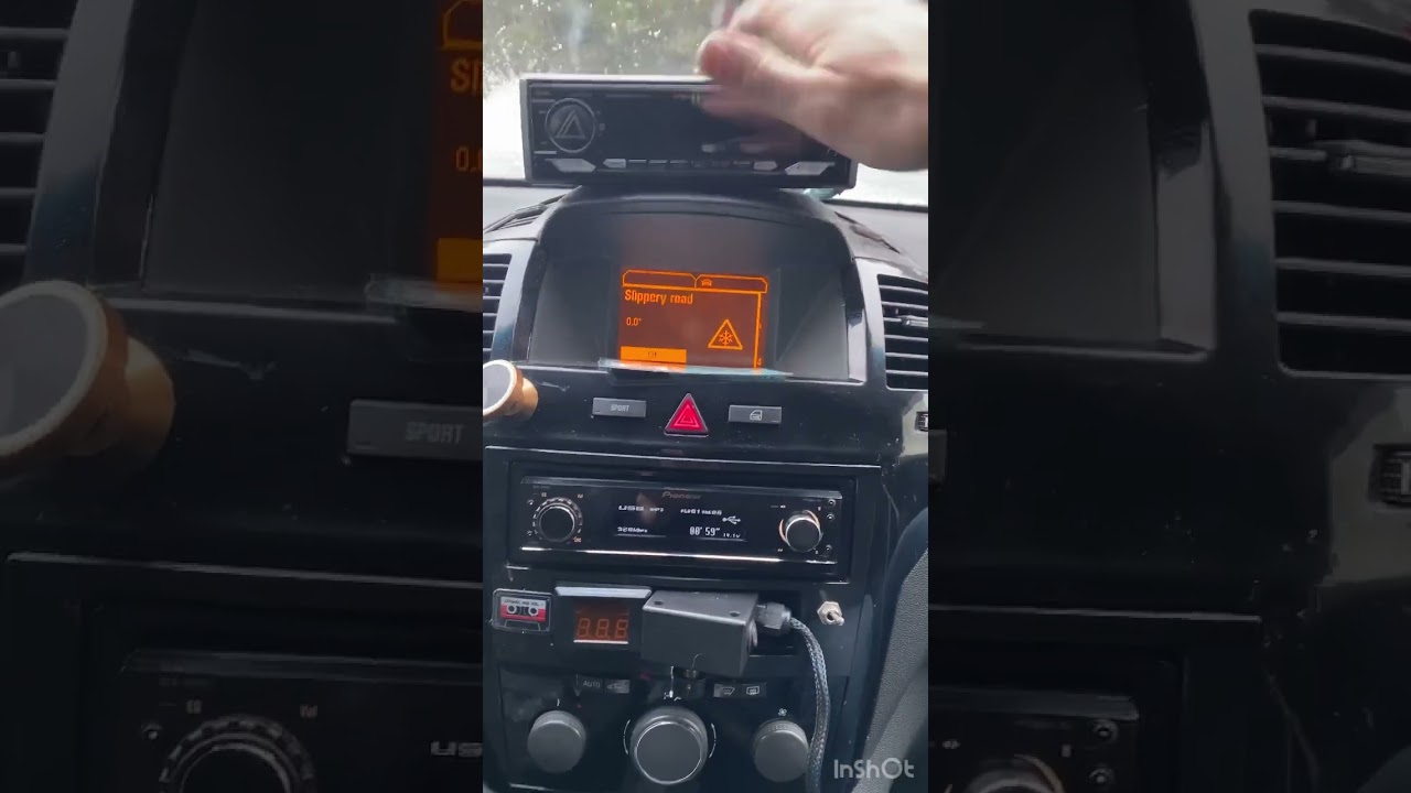 Сравнение магнитол Aura Venom D41-DSP и Pioneer DEX-P99RS