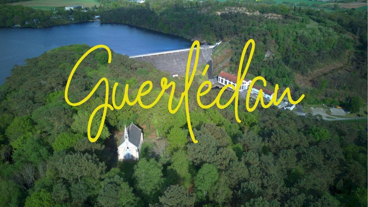 Cette chapelle de 1897 domine le plus grand lac de Bretagne | Drone 4K
