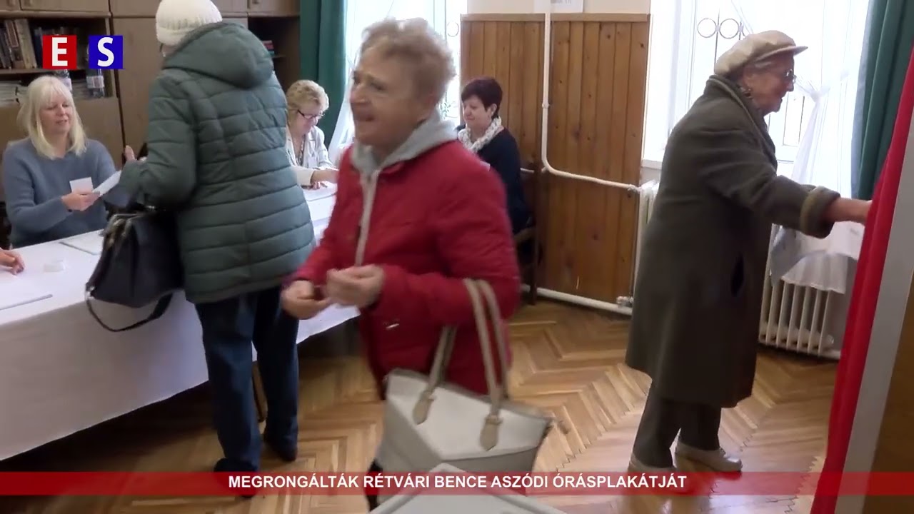 Megrongálták Rétvári Bence aszódi óriásplakátját