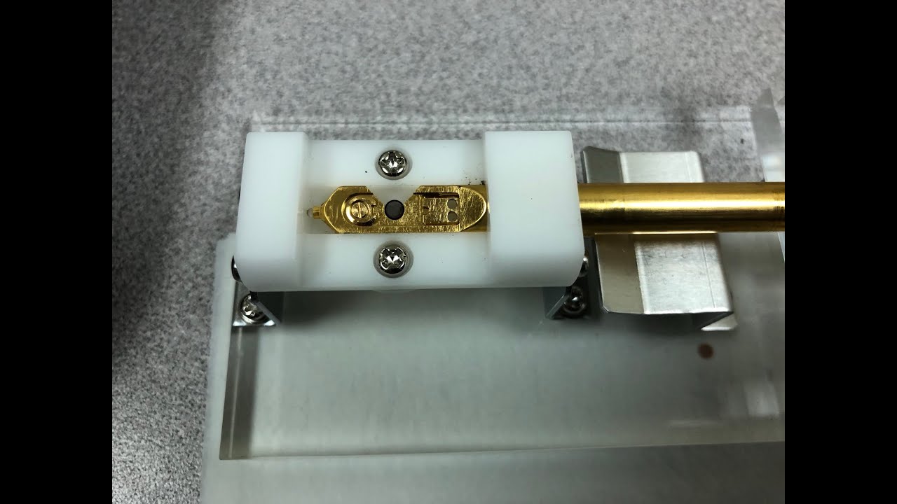 Loading a sample into the STEM holder of the SU-9000