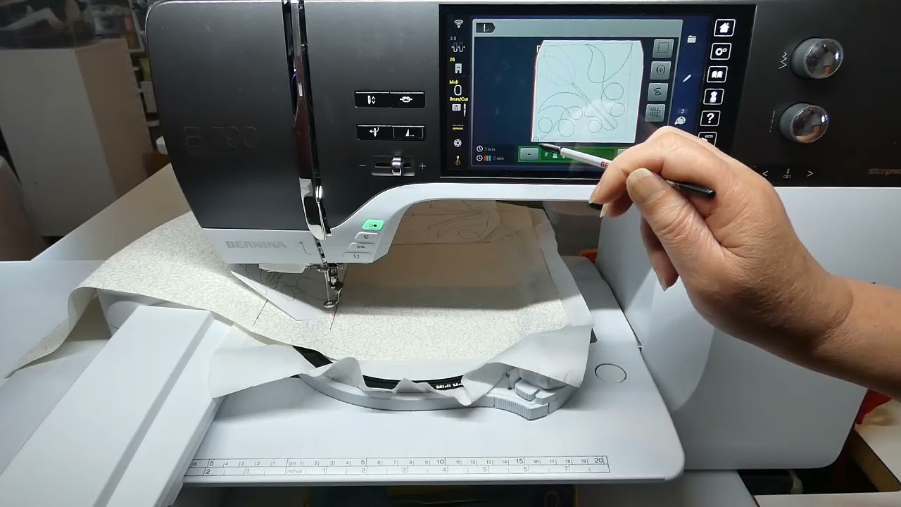 Bernina Quick Tip - Pinpoint Placement Flower Border
