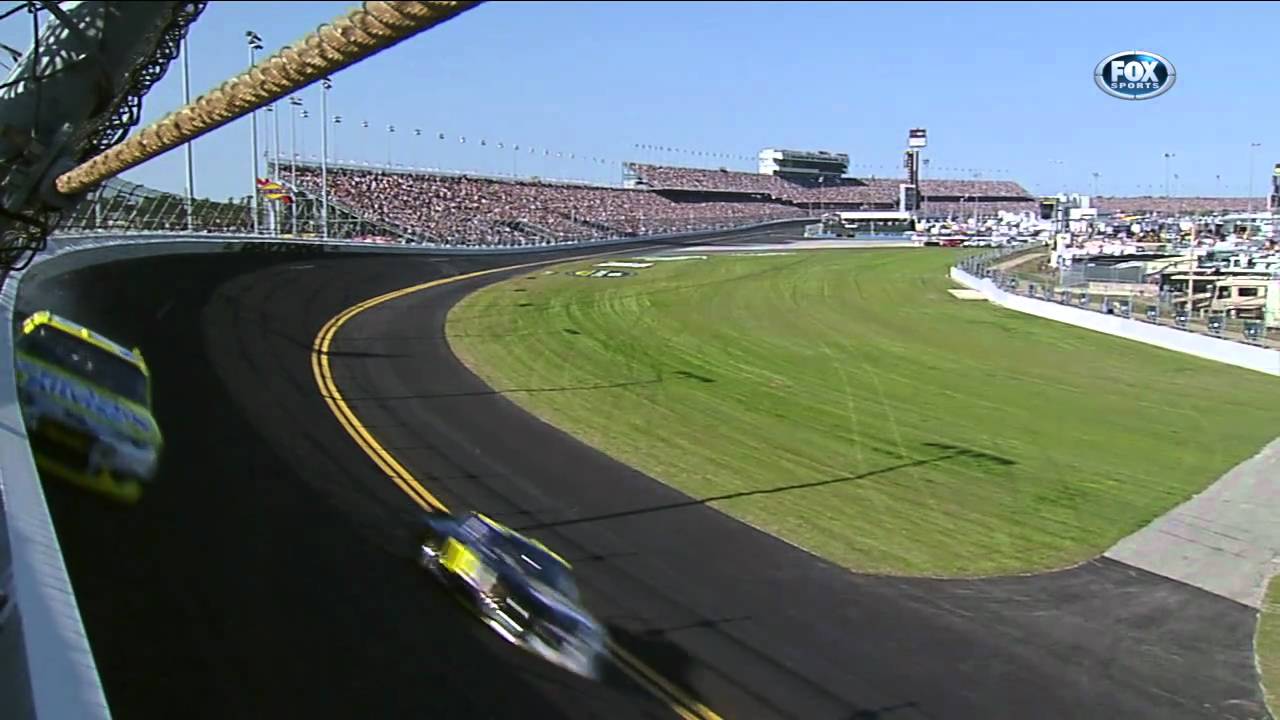 2011 R#01 Daytona 07.Travis Kvapil wall