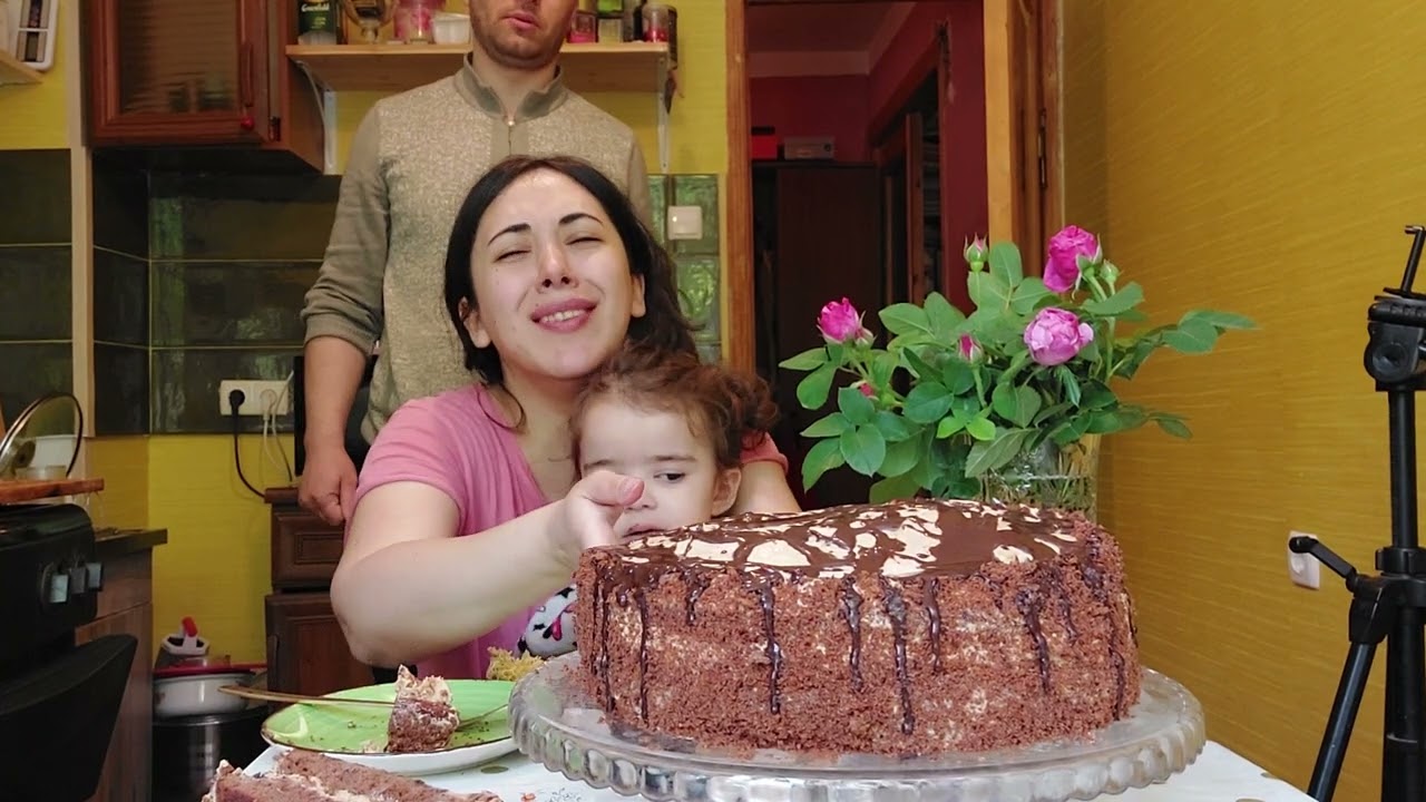 ვჭამთ ტორტს და ვჩხუბობთ😃