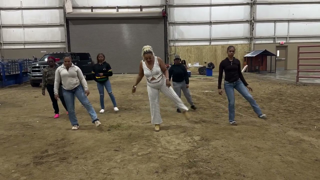 Уроки линейных танцев Моргана Уоллена с Natural Body Steppas и настоящими девушками из страны