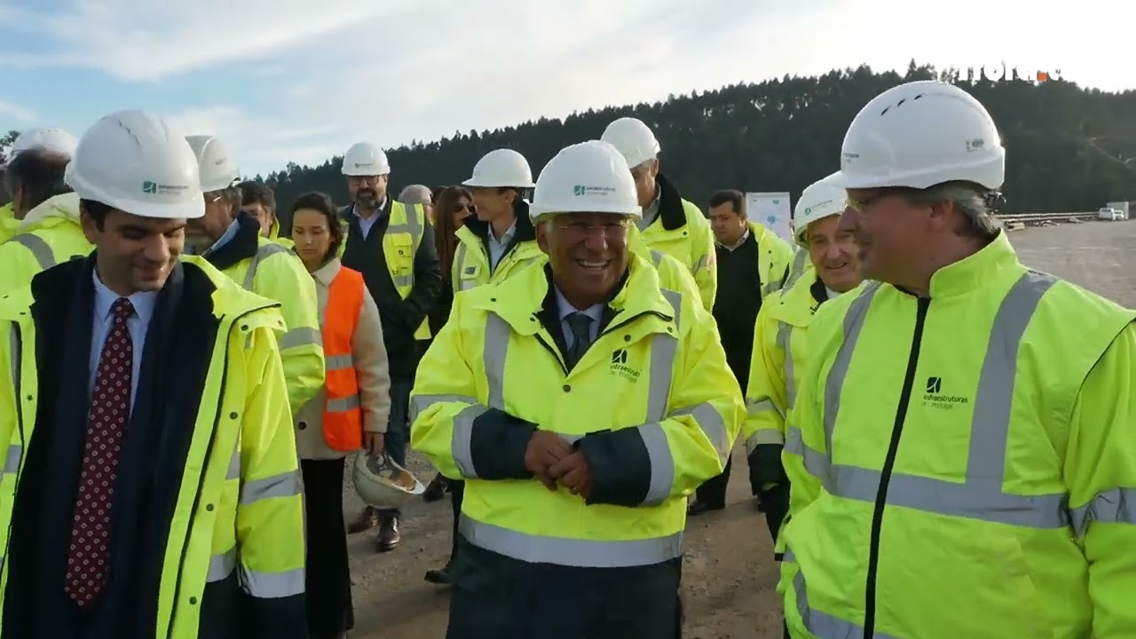 Ant&oacute;nio Costa visitou obras da variante &agrave; EN14
