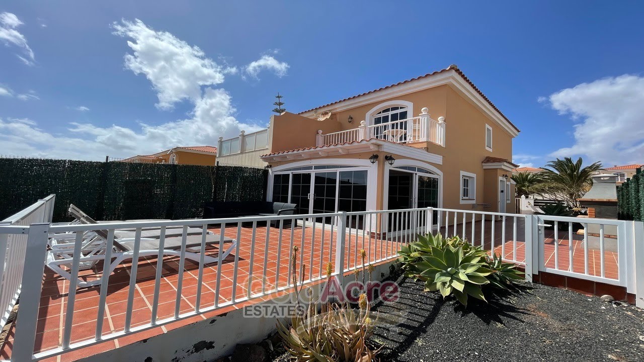 LA COLINA - Caleta de Fuste Campo de Golf 2 bedroom duplex Villa now for sale!!