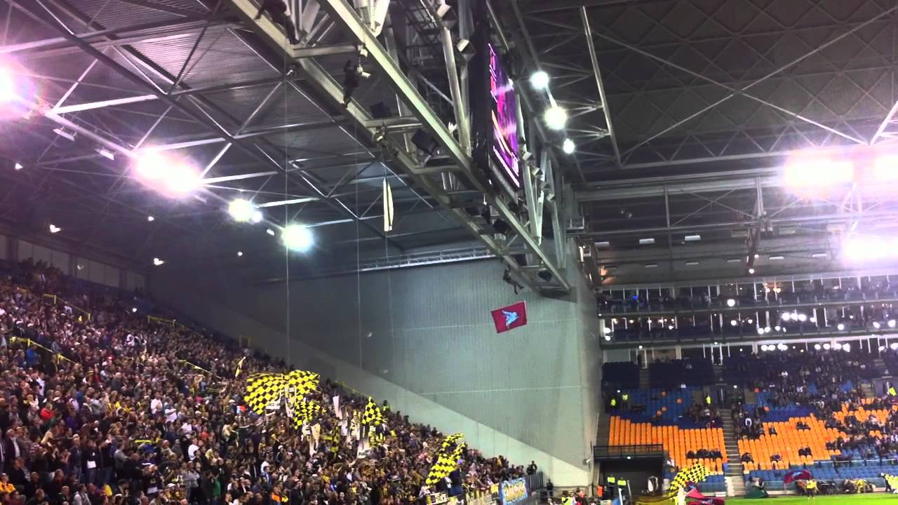 Vitesse-Roda JC abseilen luchtmobiel in Gelredome