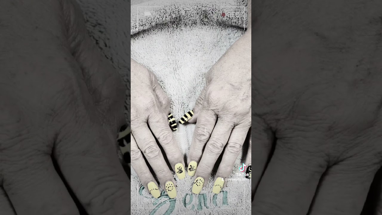 Queen Bee #nailsart #nailartdesigns #nails #beenails