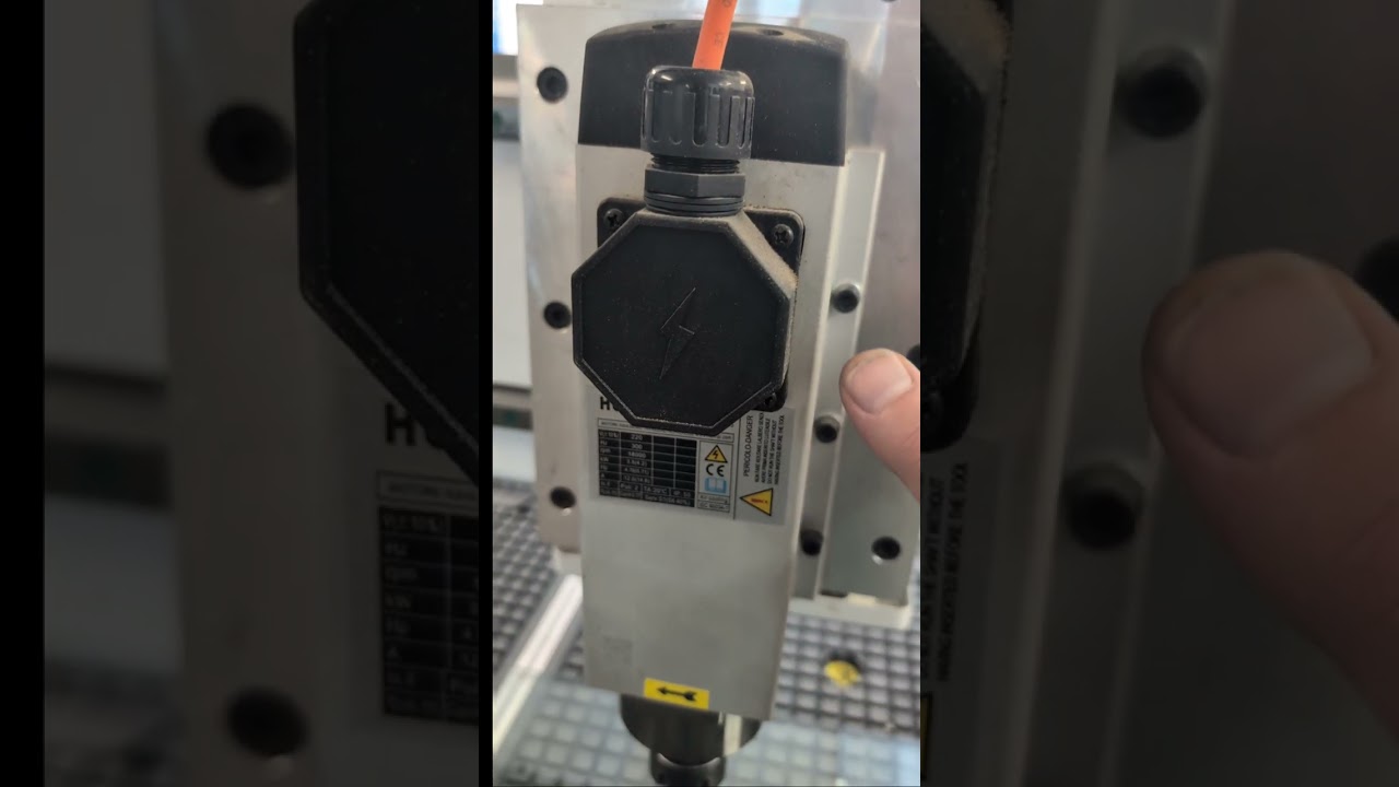 Align spindle head on a CNC router