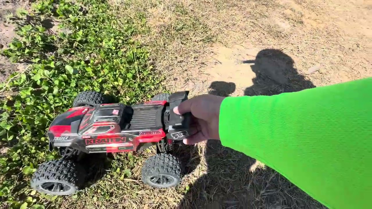 ***Mini Kraton grabs air with ease***
