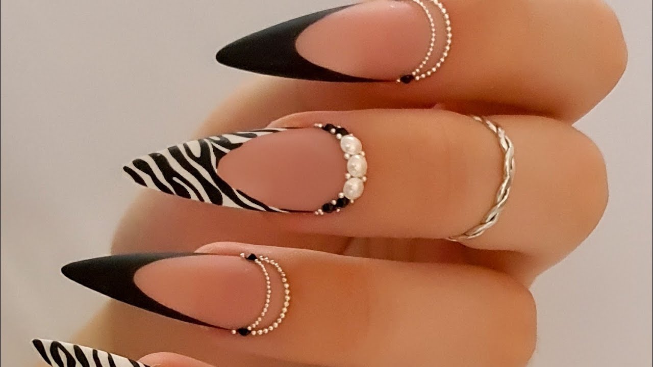 Zebra Print Nail Art by Alina Hoyo