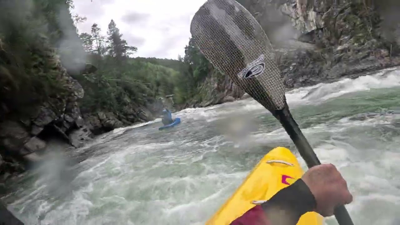 Kayak in Graura gorge, Driva.  3/8/2025. 37 m3/sec