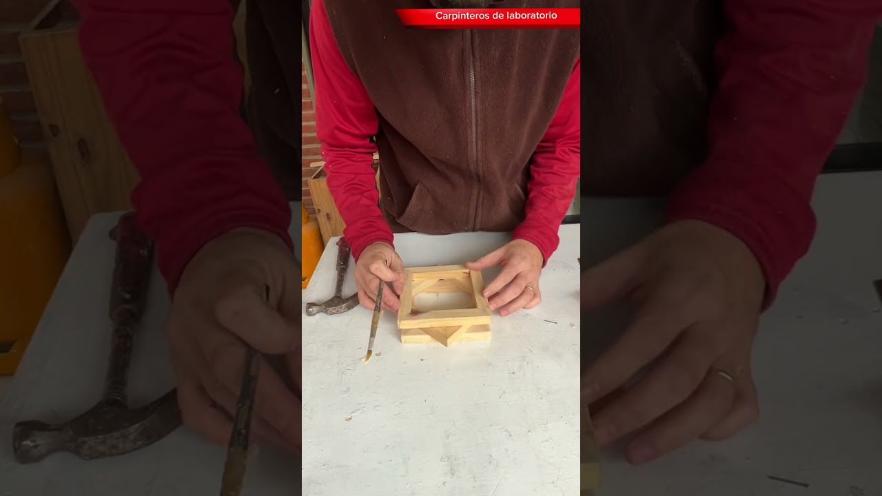Como haces una lámpara/ velador con una tabla de pallet 