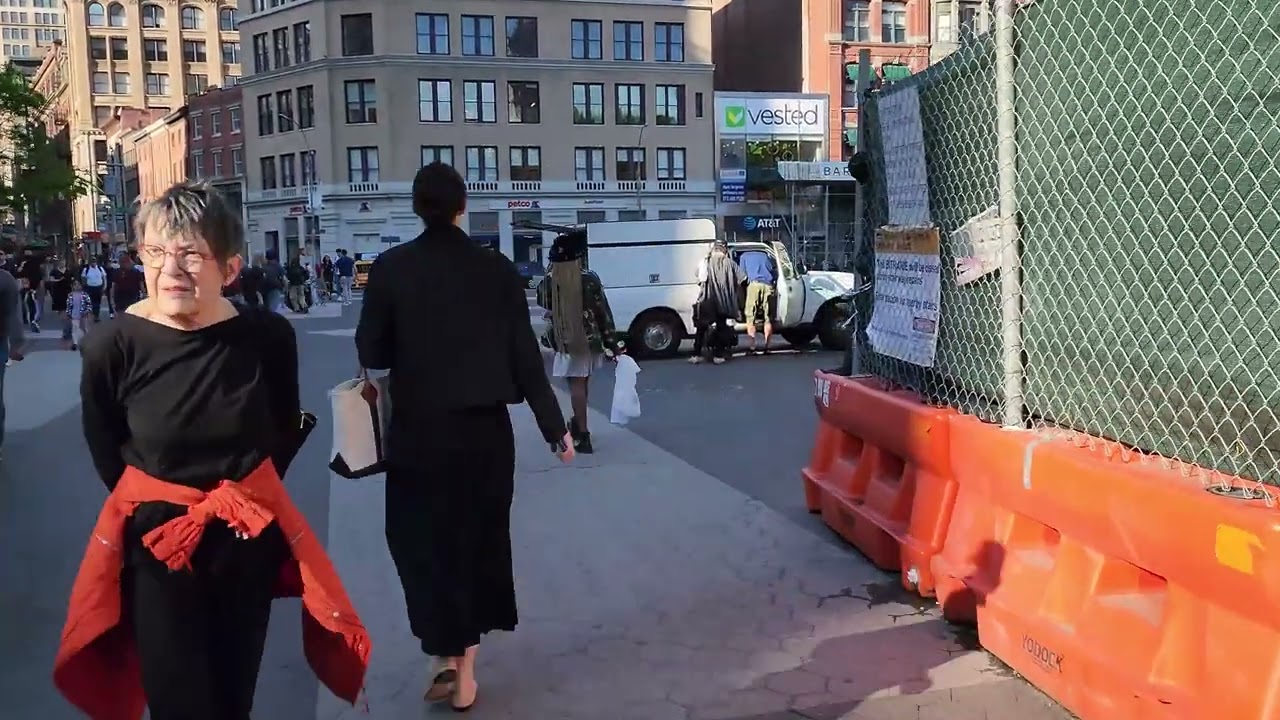 Walk through Union Square Park