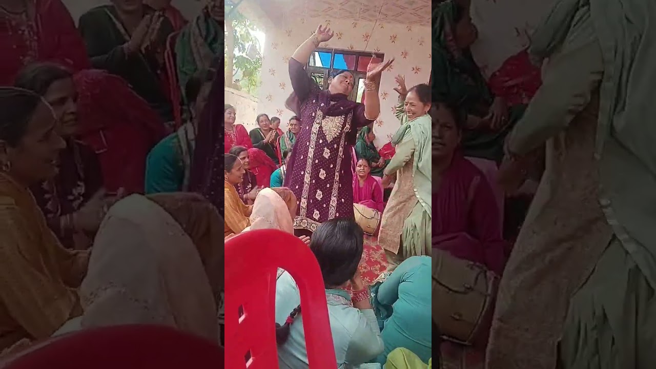 हो नीले गगन के तले हम तो शराबी बने😂😂😂