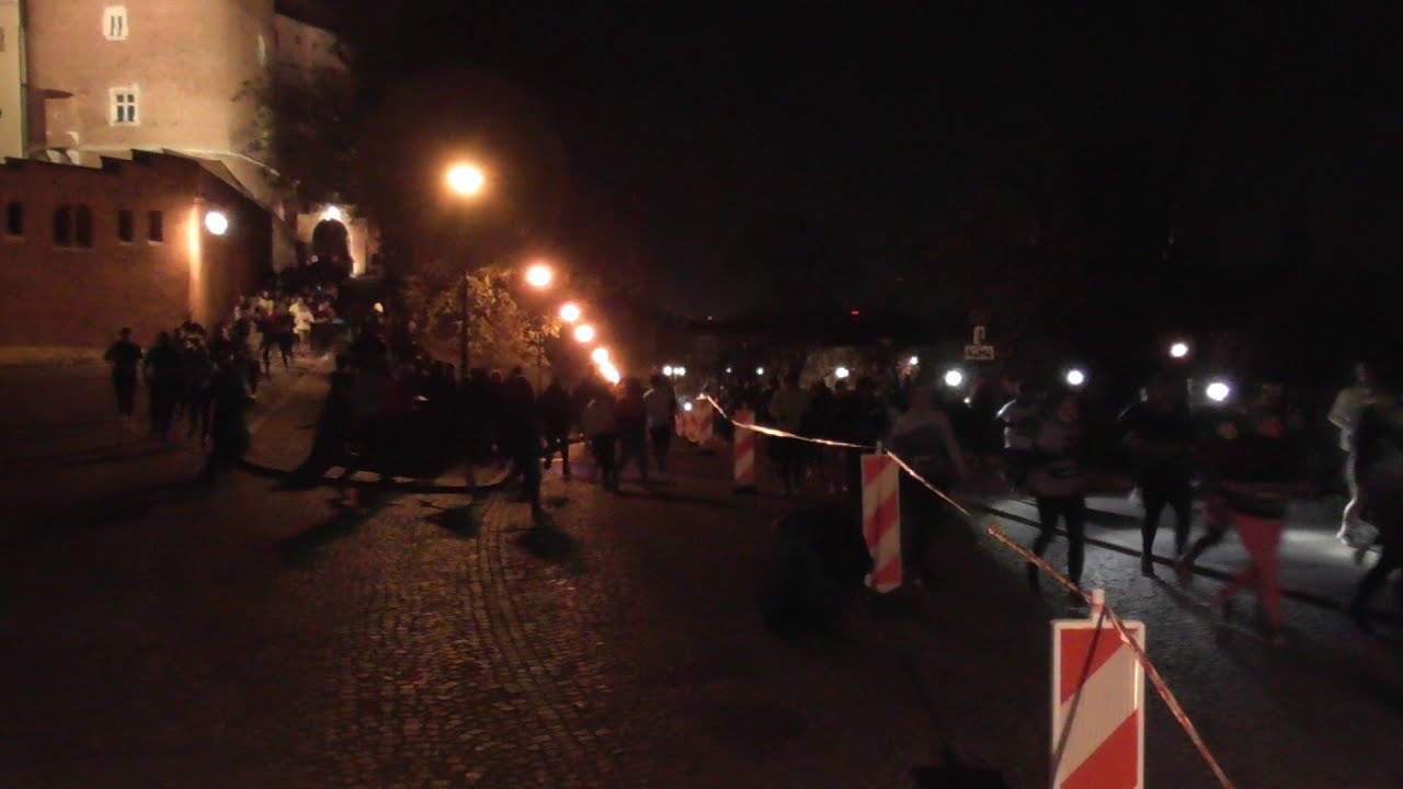 Bieg Nocny - 5.IV.2025 - 10 km nighttime race passing through Wawel Castle, Krak&oacute;w, Poland