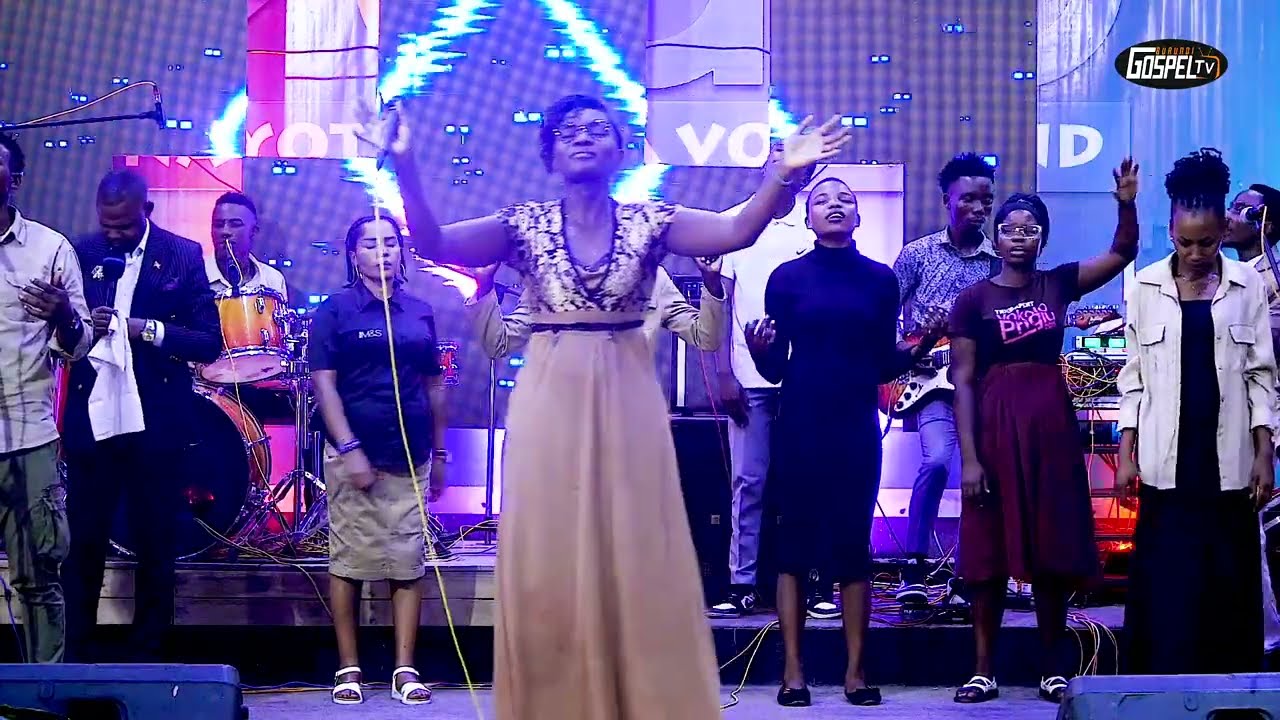 Ineza yawe ntawoyirondora/hawufananishwi Na kitu kingine/Yahweh Yahweh/Yesu arakora - NARAV BAND