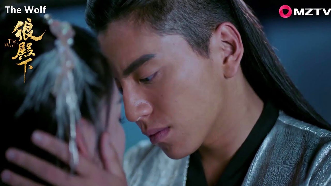 He tried to comfort her by kiss【ENG SUB】The Wolf |狼殿下|【Xiao Zhan, Li Qin】