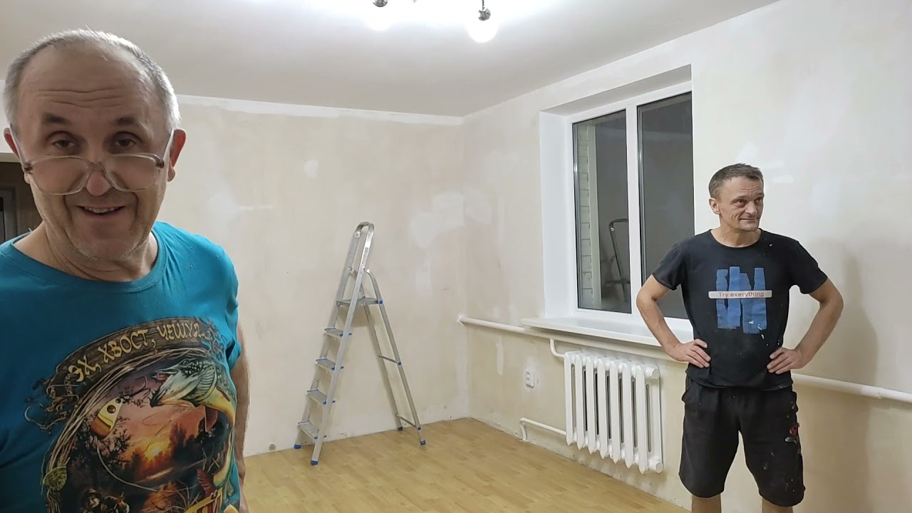 Купили обои. Повесили люстру.