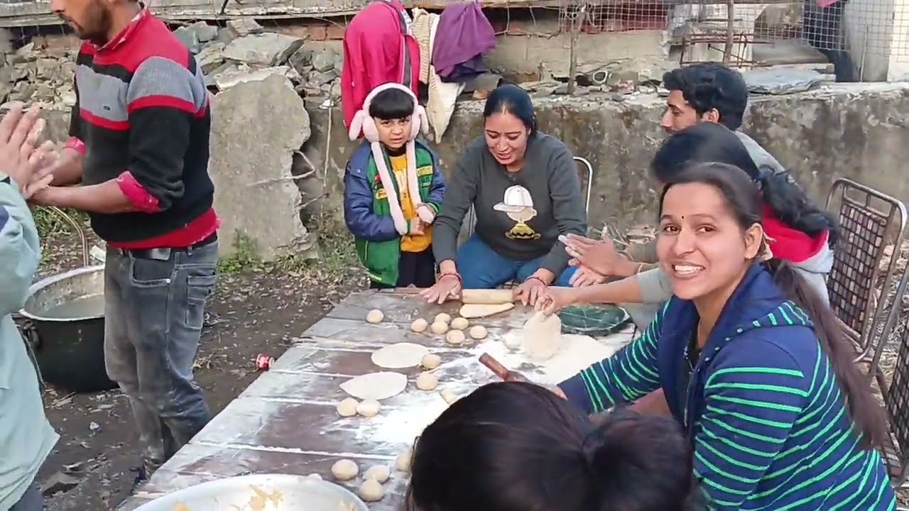 आज पहुंचे गांव में प्रधान की पार्टी में ||सीमा चौहान