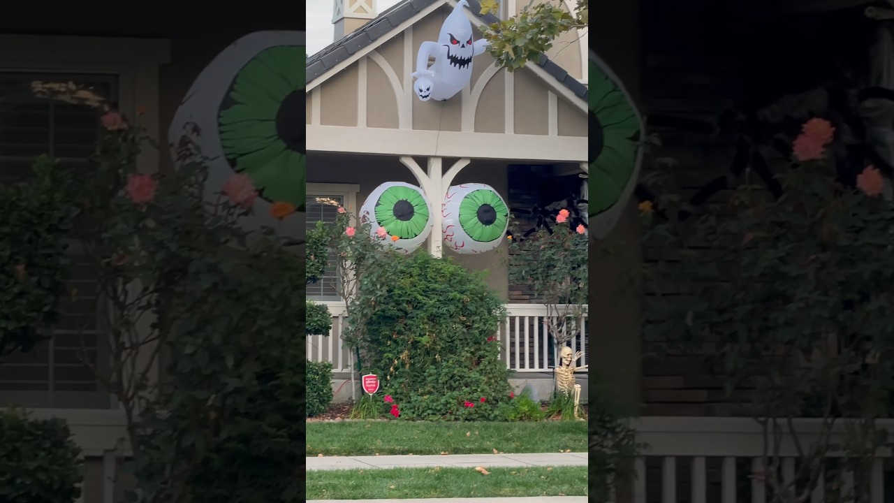 GIANT EYEBALLS #halloween #2023 #inflatable #blowups #decoration