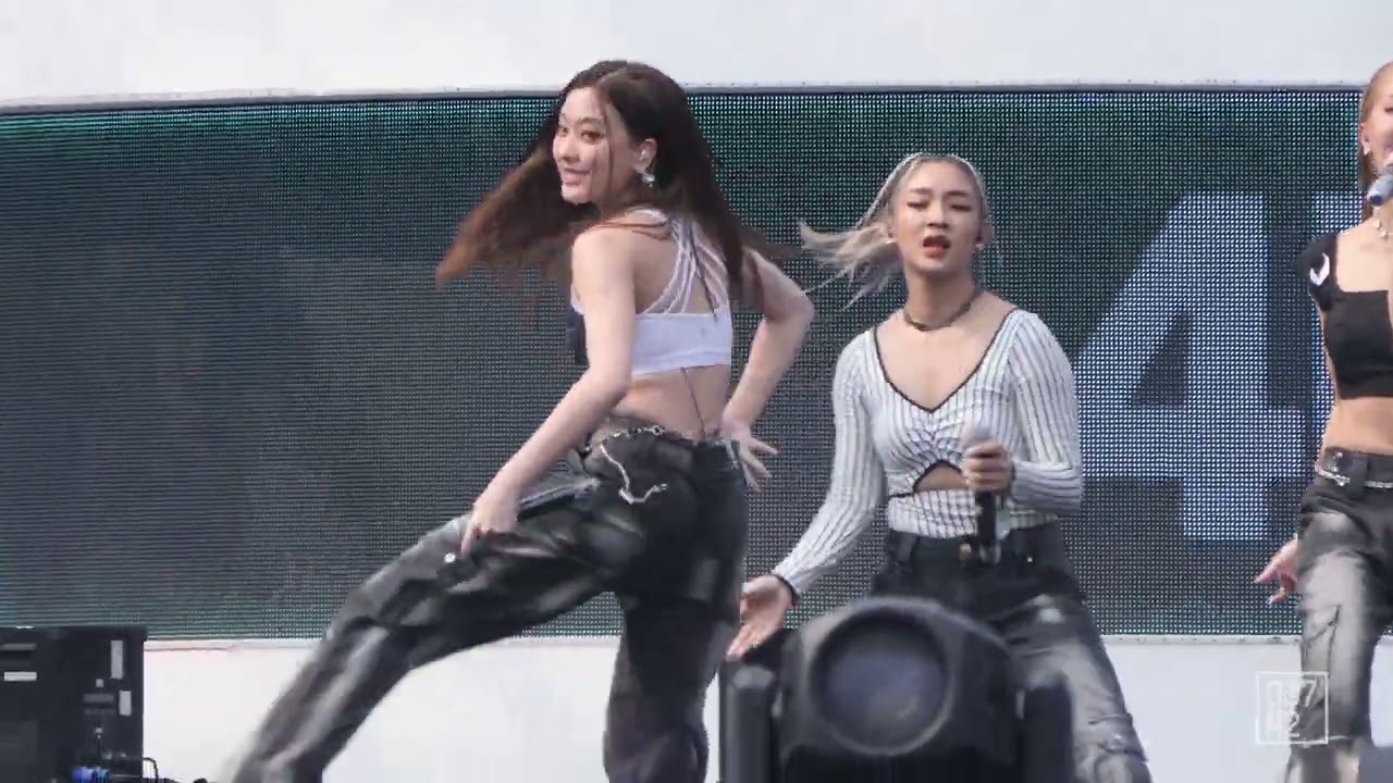 4EVE Aheye - Booty Bomb @ WATERBOMB BANGKOK 2023 [Fancam 4K 60p] 230414