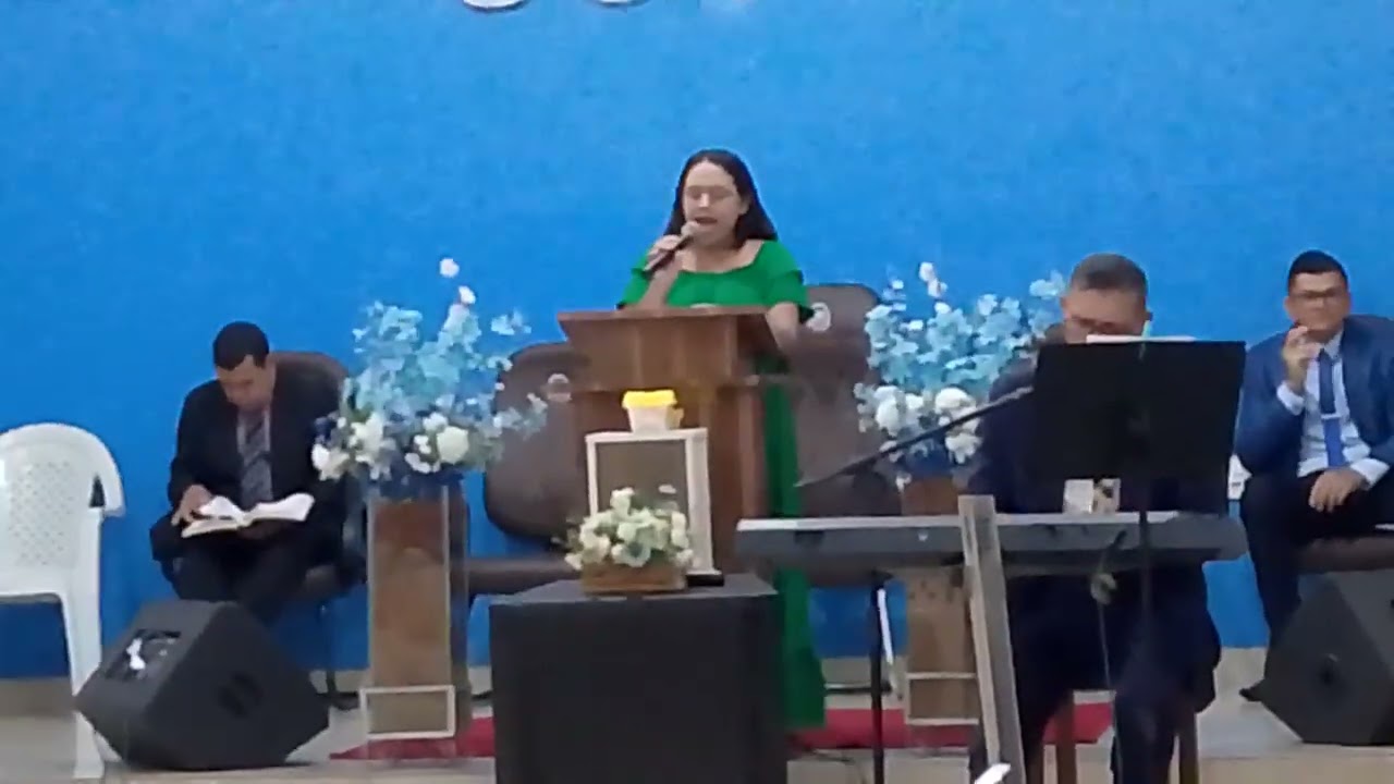 IRMÃ CANTANDO HINO HARPA 224 E TEMPO DE SEGAR